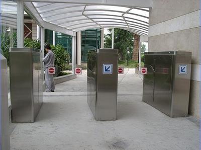 智能出入口管理 从小区防撞摆闸到工厂考勤摆闸的全面解析