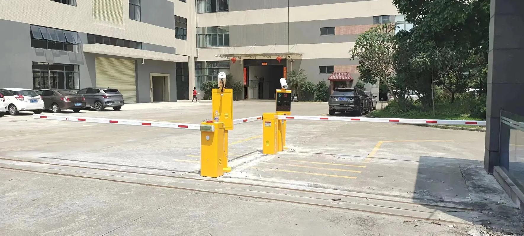 智能出入口设备应用案例解析 从智慧停车场到精细化管理